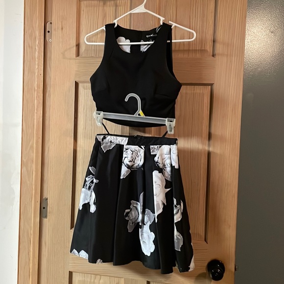 Top and skirt are size 1 only worn once perfect condition the top has padding - Picture 1 of 5